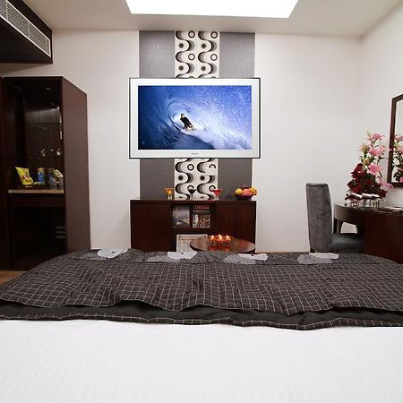 Hotel Prem Plaza Карнал Экстерьер фото