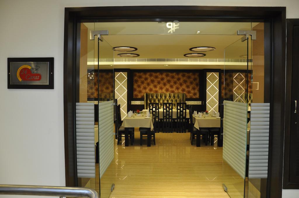 Hotel Prem Plaza Карнал Экстерьер фото