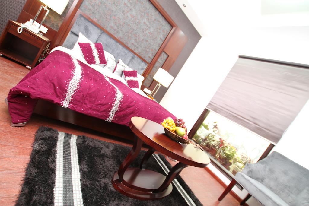 Hotel Prem Plaza Карнал Экстерьер фото