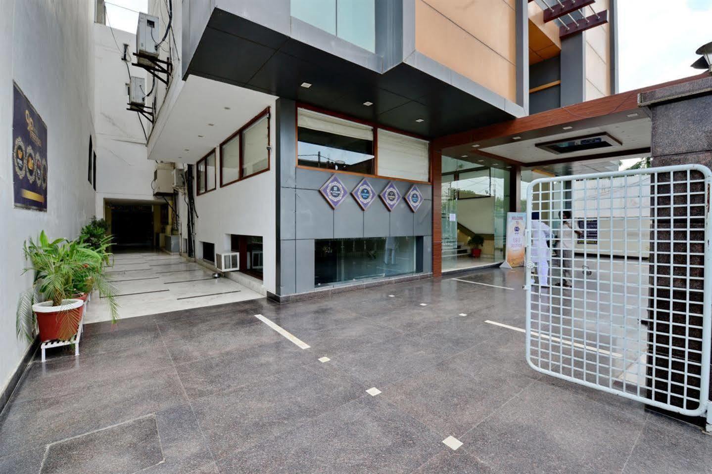 Hotel Prem Plaza Карнал Экстерьер фото