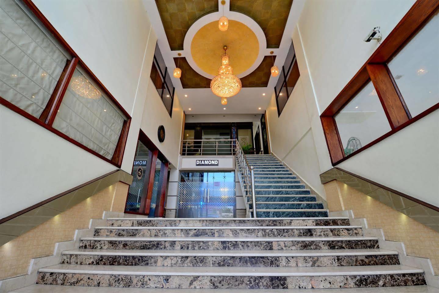 Hotel Prem Plaza Карнал Экстерьер фото