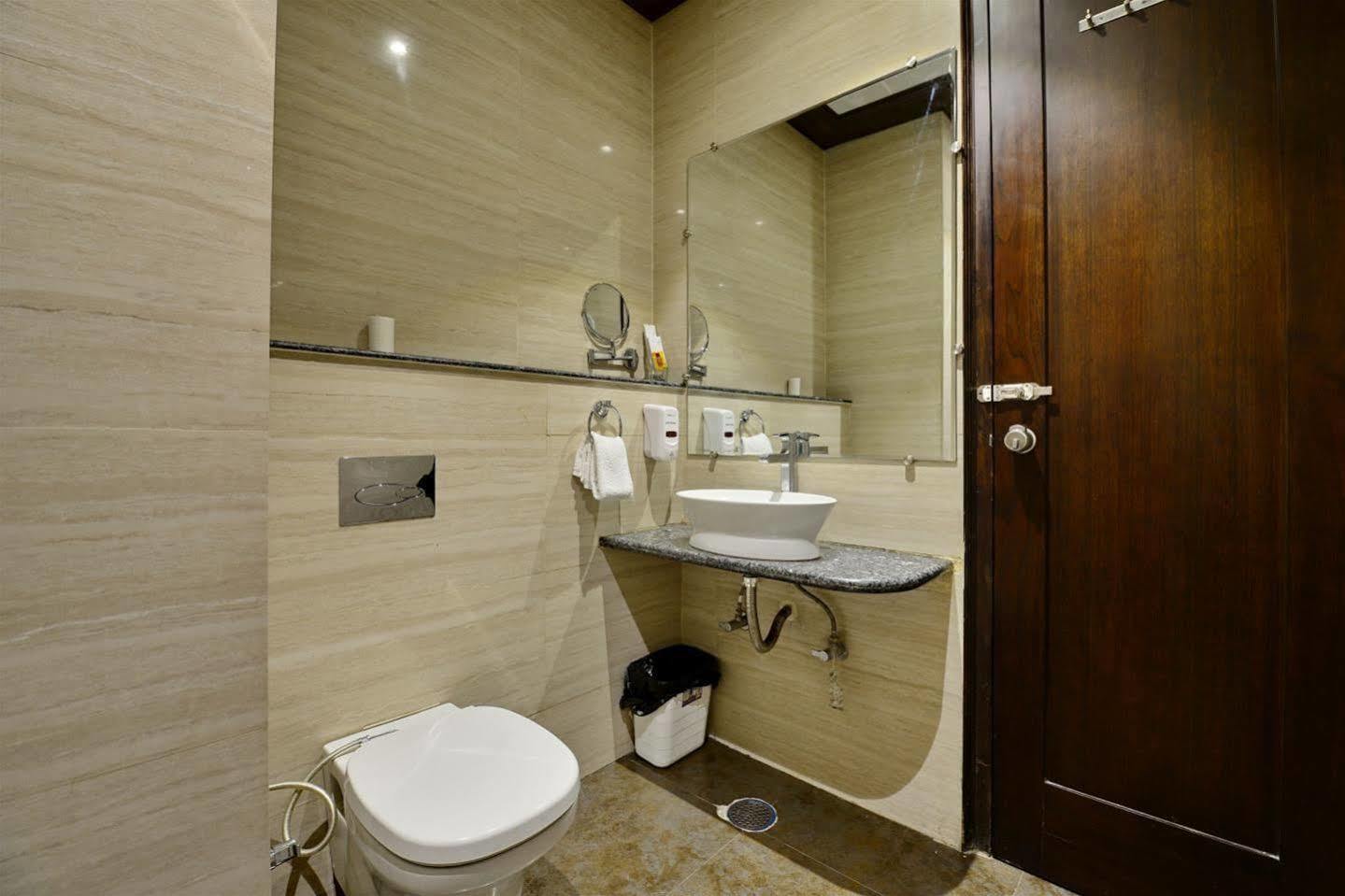 Hotel Prem Plaza Карнал Экстерьер фото