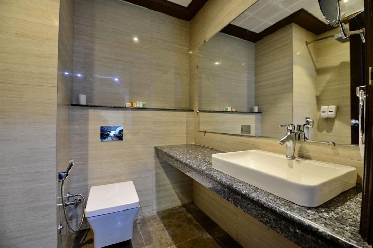 Hotel Prem Plaza Карнал Экстерьер фото
